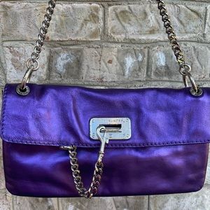 Michael Kors TLC purple clutch

📌 Dimensions 11 x 6”
